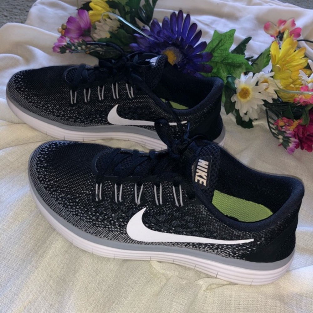 Nike Womens Shoes Sz. 8